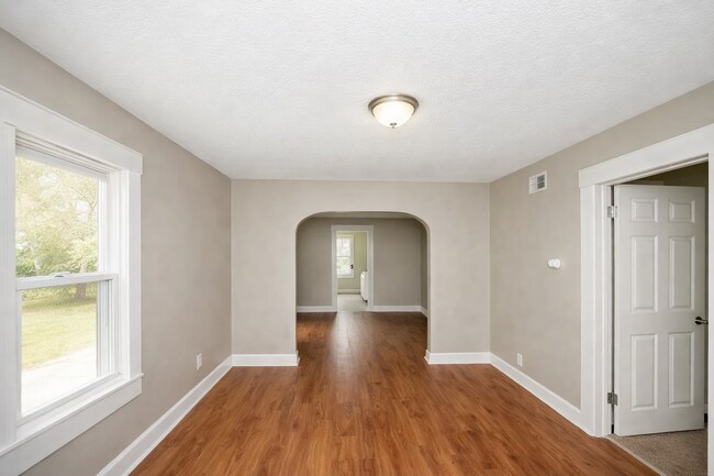 Building Photo - 3750 N Kercheval Dr