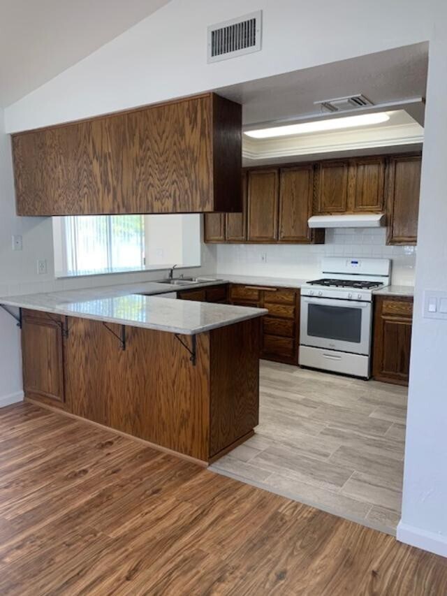 Building Photo - Awesome 3 Bedroom Home! Great Price, Great Location And It's Available Now!