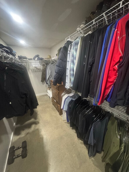 Building Photo - 869 Starr Hill Rd