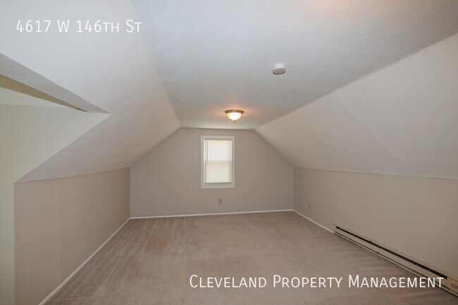Building Photo - Beautifully Renovated Bungalow