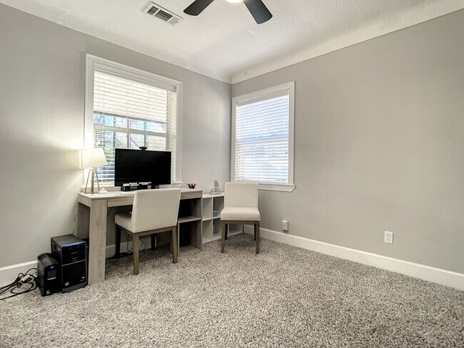 Building Photo - 762 S Beach St