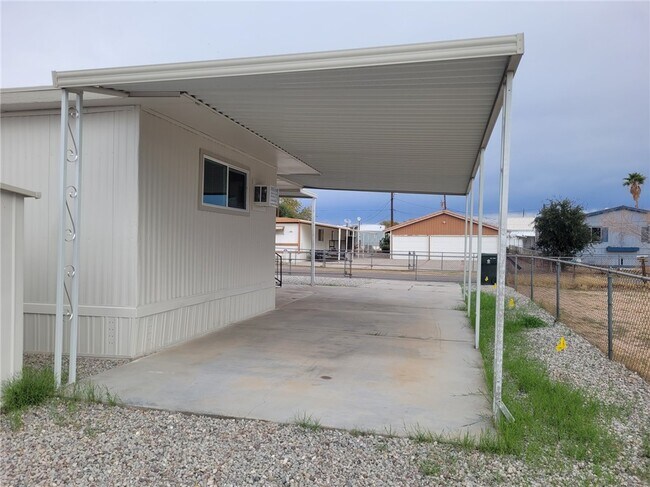 Building Photo - 620 Silver Ln