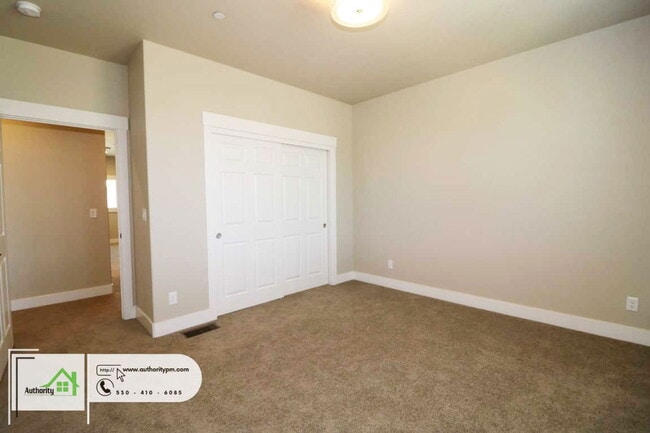 Building Photo - 6677 Bandito Dr