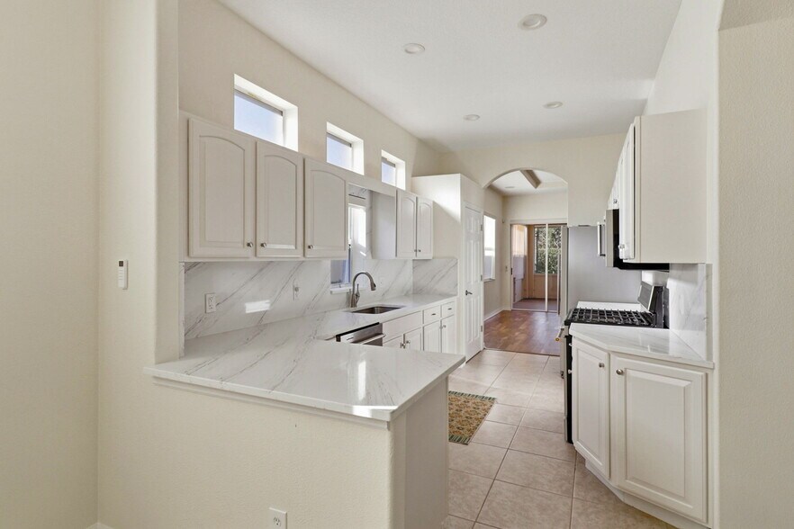 Building Photo - 14525 Mirasol Manor Ct