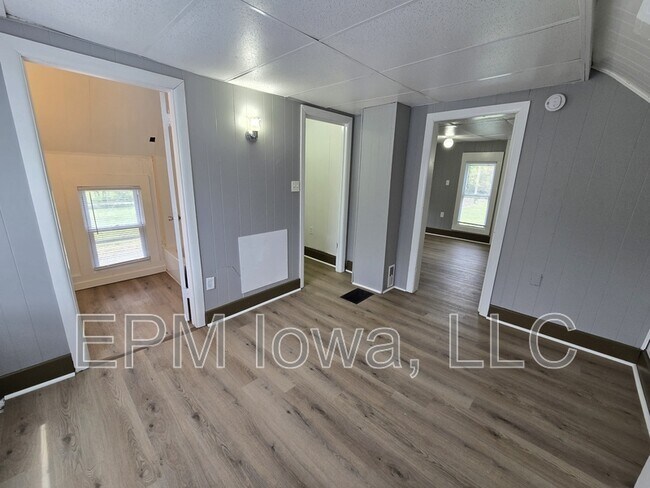 Building Photo - 508 Mobile St