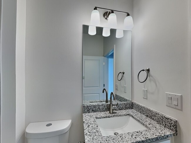 Building Photo - 23406 Racine Ave