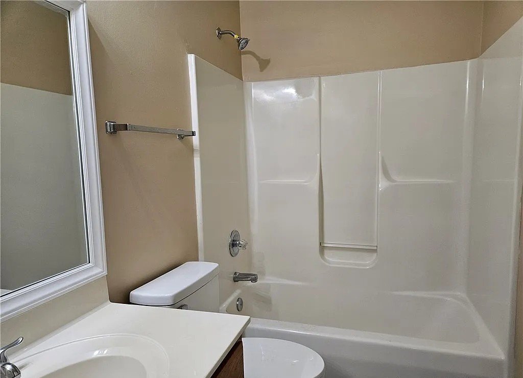 Building Photo - 3375 Galleria Dr