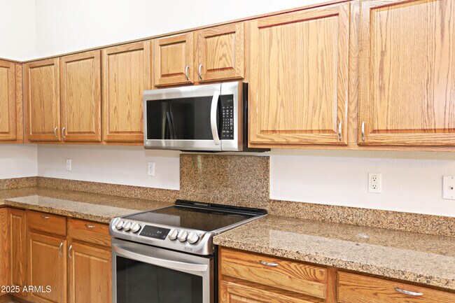 Building Photo - 4953 S Moss Dr