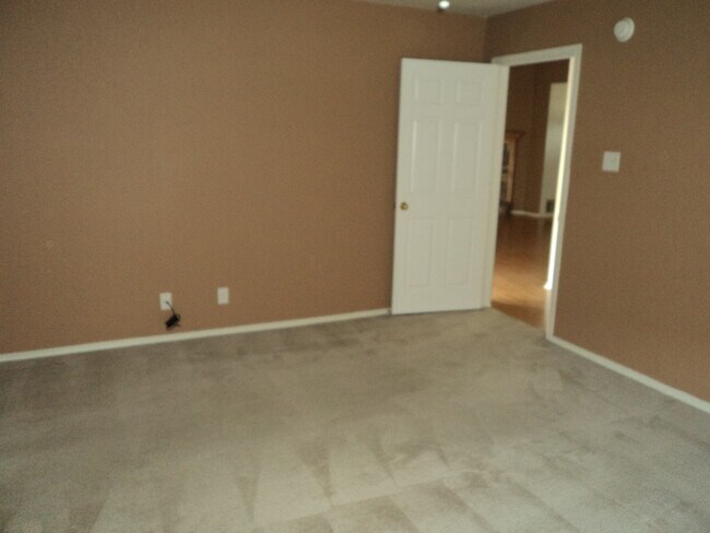 Building Photo - 3501 Woodrow Dr
