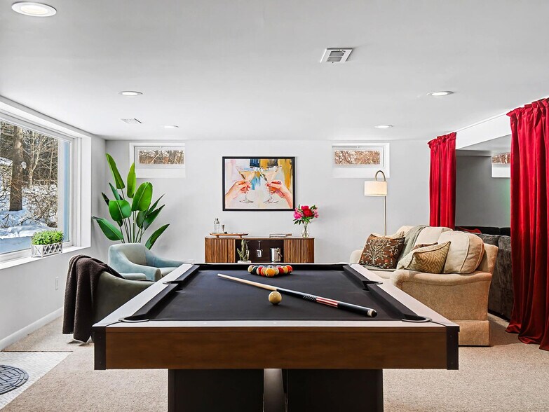 Building Photo - 28649 Jackson Rd