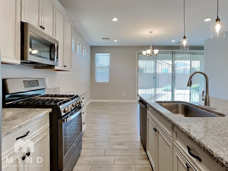 Building Photo - 20887 E Swan Dr