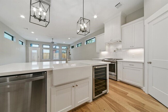 Building Photo - 1119 E 27th St