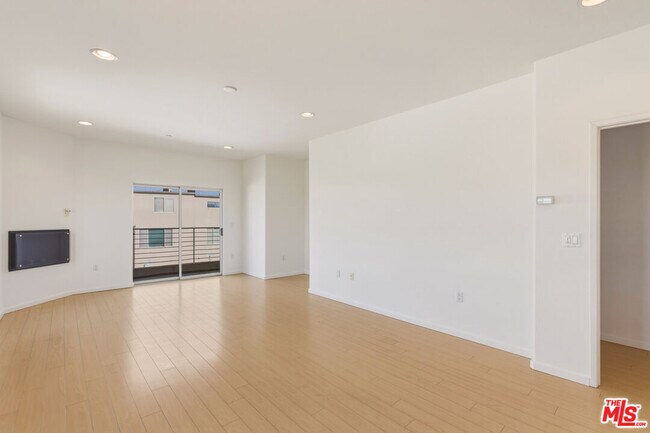 Building Photo - 3637 Dunn Dr