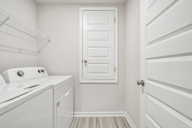 Building Photo - 526 Mary Lou Way