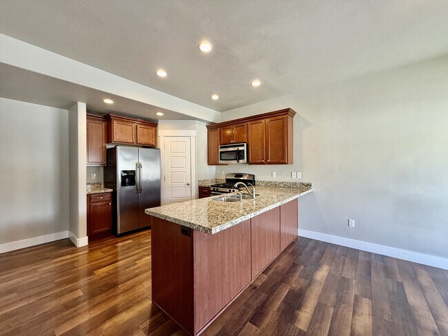 Building Photo - 6928 Village River Ln
