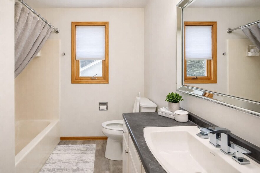 Building Photo - N307 Eastowne Ct