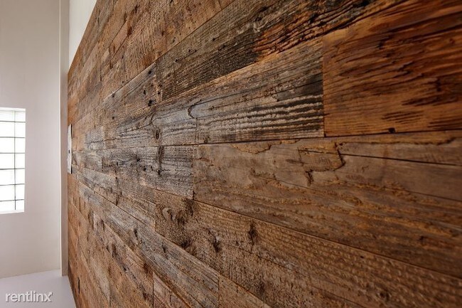 Building Photo - 3150 Airport Way S