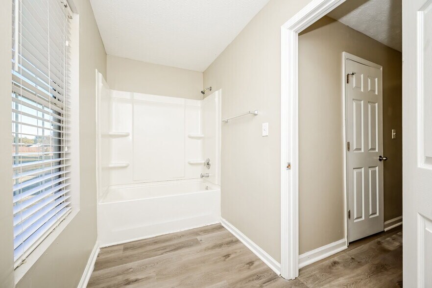 Building Photo - 745 Keys Ferry Rd