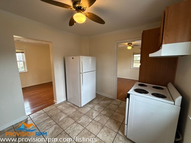 Building Photo - 221 Rosewood St