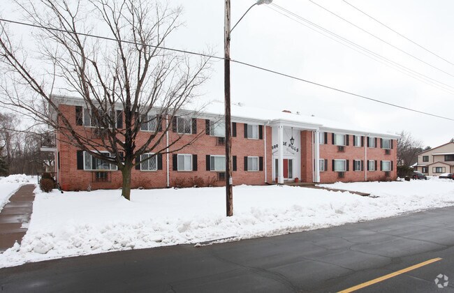 Building Photo - Carriage Hills Apartments