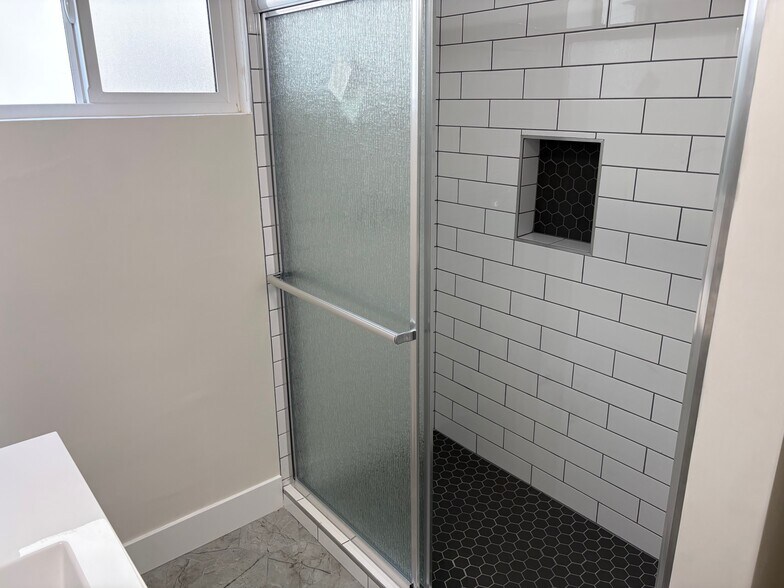 Building Photo - 1242 N New Hampshire Ave