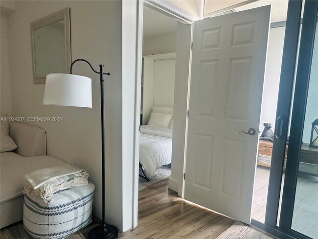 Building Photo - 121 NE 34th St