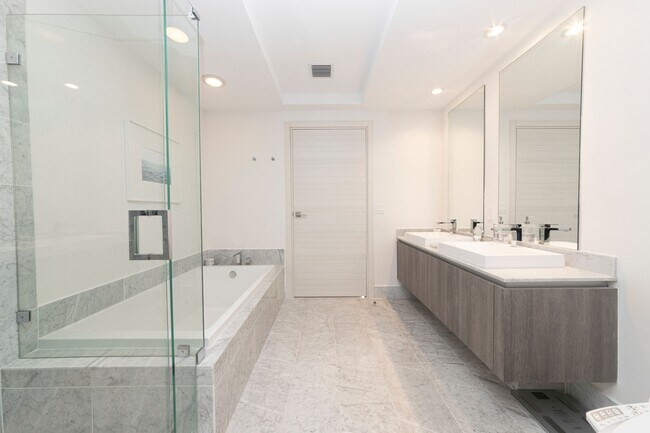 Building Photo - 801 S Miami Ave