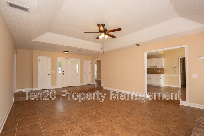 Building Photo - 11 Leah Ct