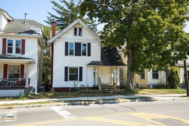 Building Photo - 588 Mt Vernon Rd