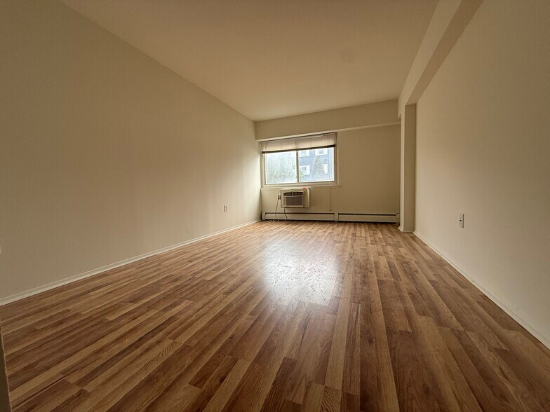 Building Photo - 333 Grand Ave