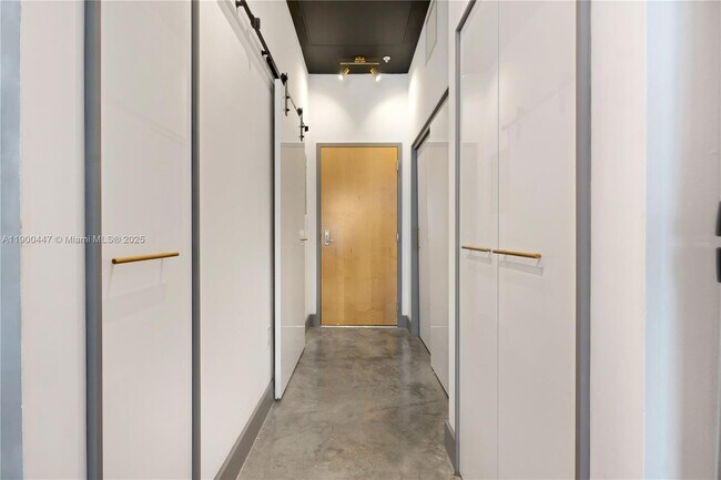 Building Photo - 253 NE 2nd St