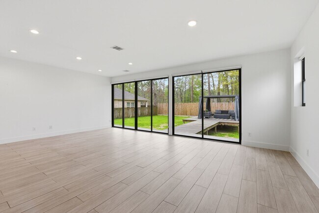 Building Photo - 1530 Primrose St