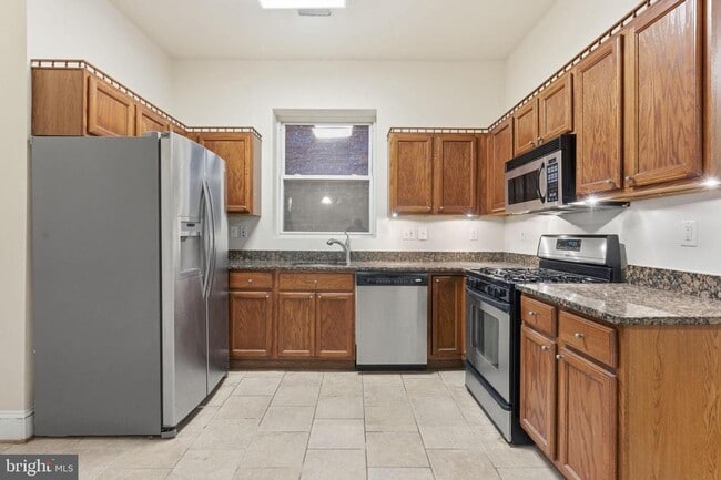 Building Photo - 1362 Irving St NW