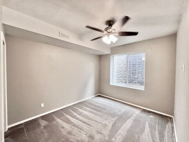 Building Photo - Charming Two-Story Home for Rent in the De...