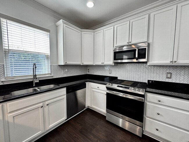 Building Photo - A Block From The Beaches! Ready 09-21-26! Oversized Parking Pad, Pet Friendly!