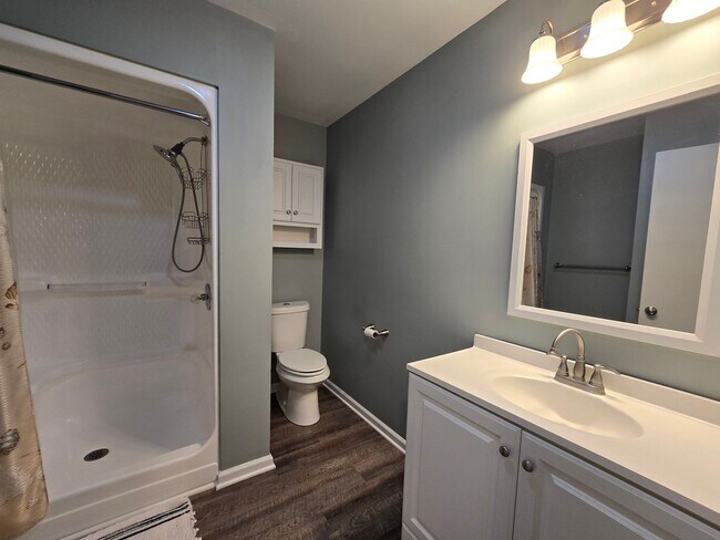 Building Photo - Just Minutes to the USCG Base Like New 3 Bed, 2 Bath Ranch