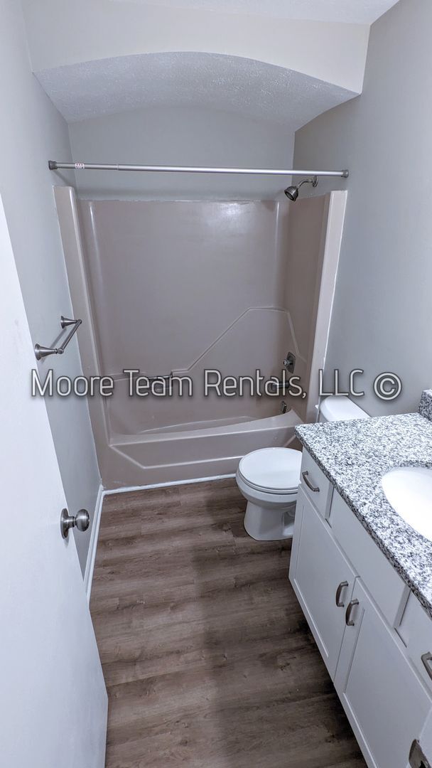 Building Photo - Just remodeled - 2 Bed/1.5Ba