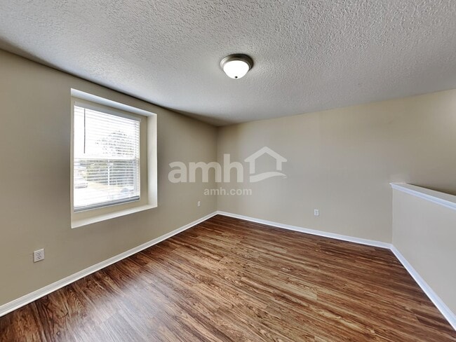 Building Photo - 1612 Redfin Dr