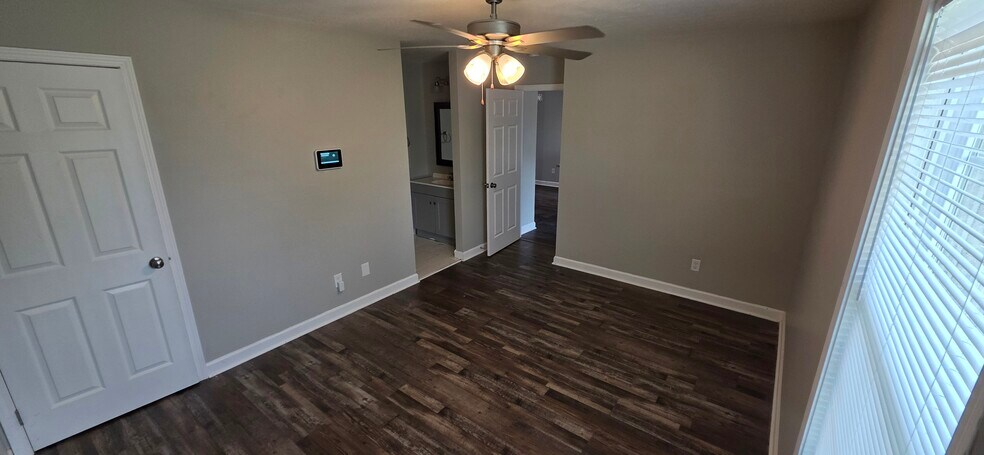 Building Photo - 285 Creekwood Ave