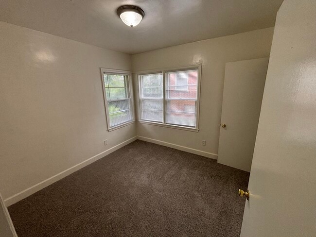 Building Photo - 549 Haskins Dr