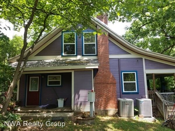 Building Photo - 3 br, 2 bath House - 700 E. Spruce Street