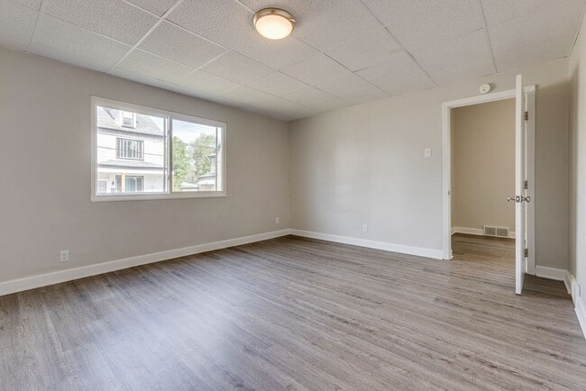 Building Photo - AVAILABLE JULY 2026 - Spacious 2 Bedroom Home w/ Fenced Yard & AC!