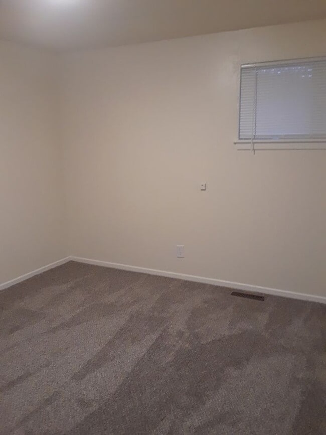 Building Photo - Cozy 2 bedroom single family home!!