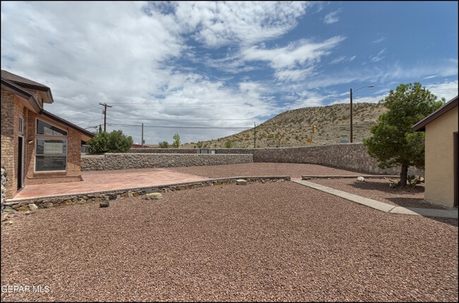 Building Photo - 894 Melville Ln