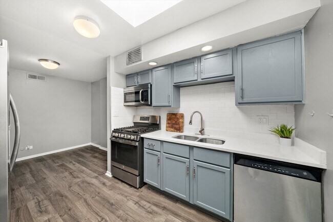 Building Photo - 333 S East Ave