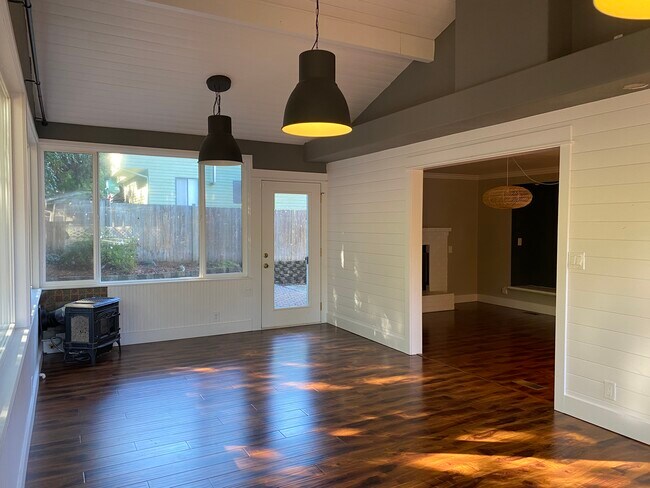 Building Photo - 18323 Woodlands Way