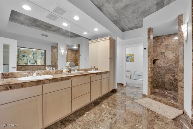 Building Photo - 360 E Desert Inn Rd