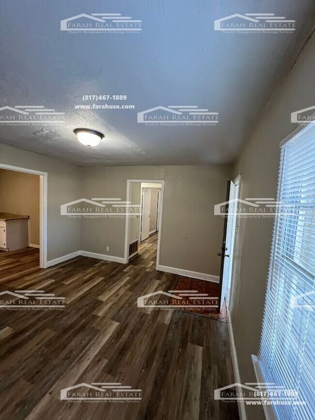 Building Photo - Three Bedroom, One bathroom Home in Arling...