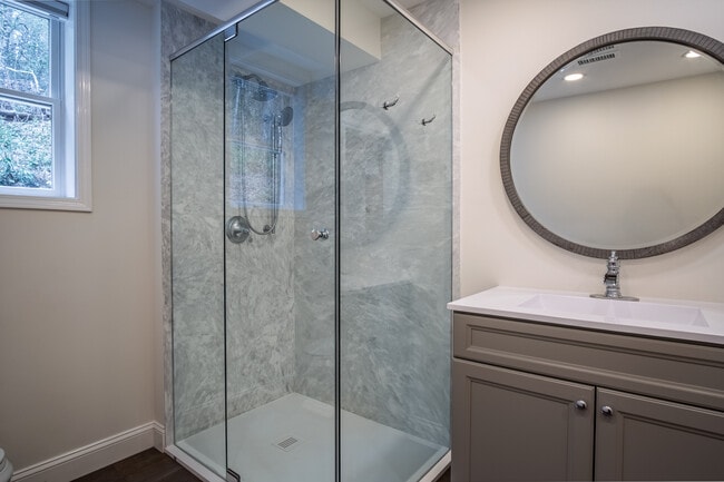 Building Photo - 780 Hart Rd