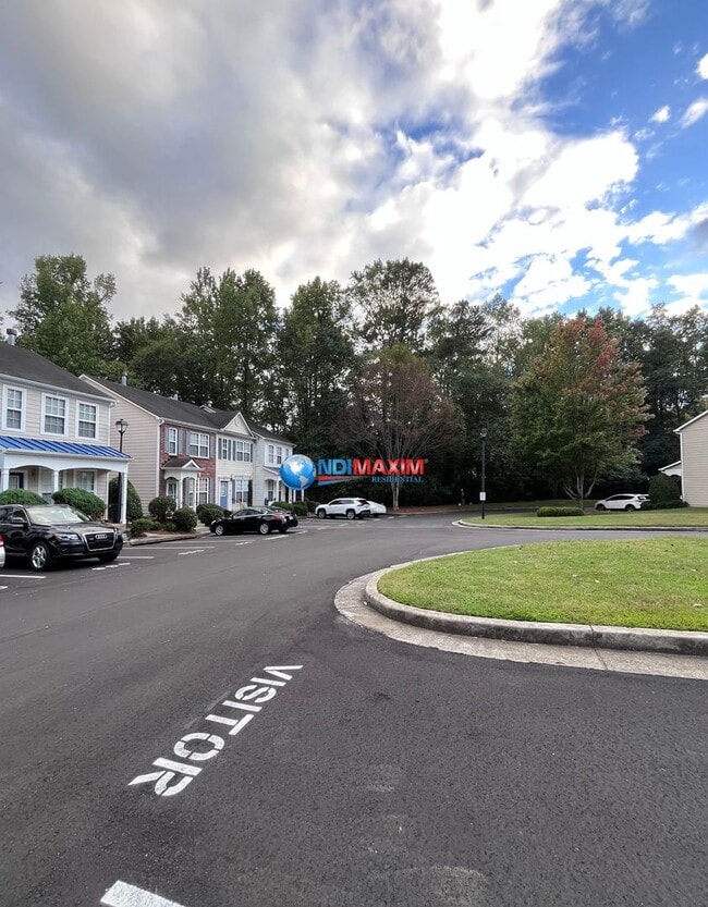 Building Photo - Townhome in Norcross with easy access to I-85